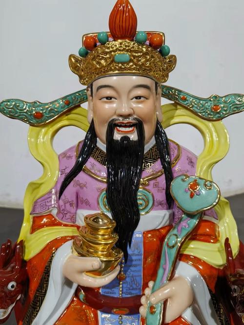 财神爷一手拿元宝一手拿如意