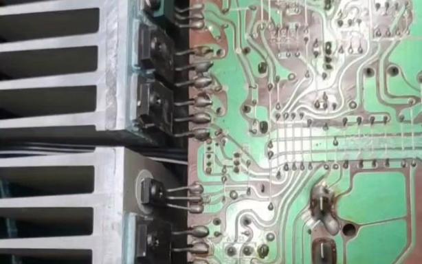 功放一个声道声音失真