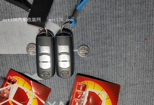 17款昂克赛拉钥匙电池怎么换