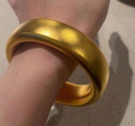 好想买个金手镯