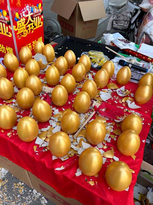 砸金蛋里面放什么礼品