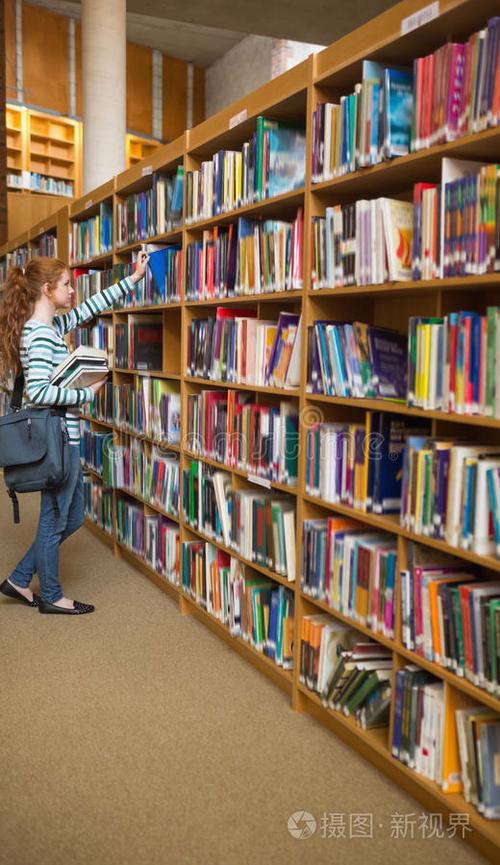 图书馆上面的书要怎么拿下来