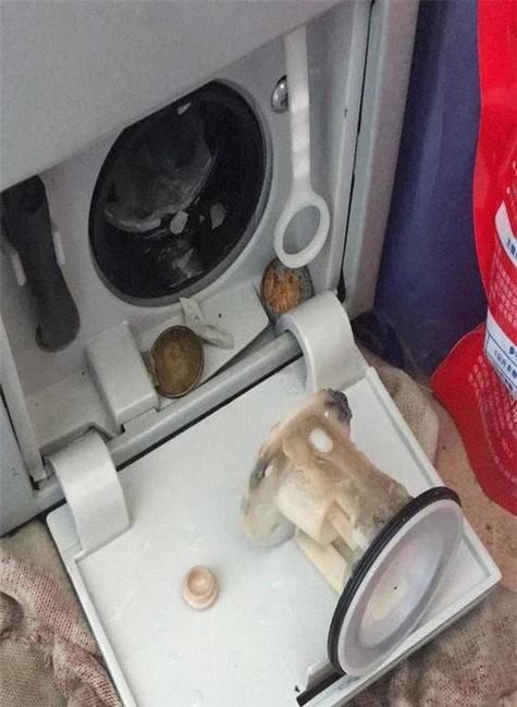 海尔洗衣机污水口怎么清理