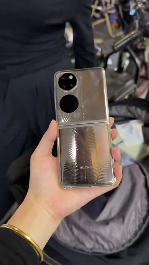 我的双卡手机怎么突然就显示一张卡