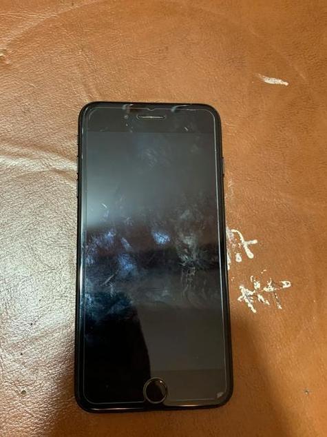 苹果7p外屏坏了可以不管吗