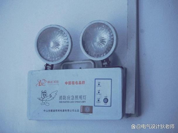 三合一灯照明不亮了