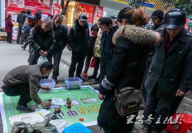 摆摊专门卖红包缩略图