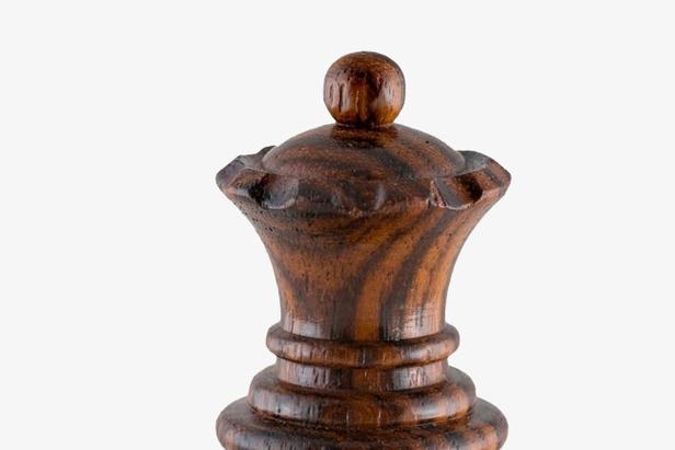 国际象棋的后可以越子吗