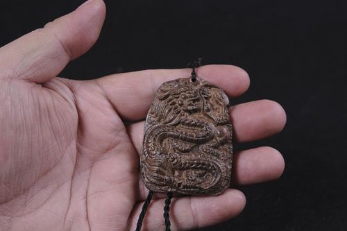 于晓津送的沉香护身牌是真的吗