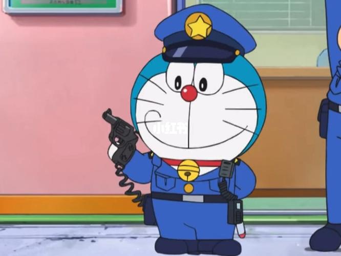 哆啦a梦警察图片