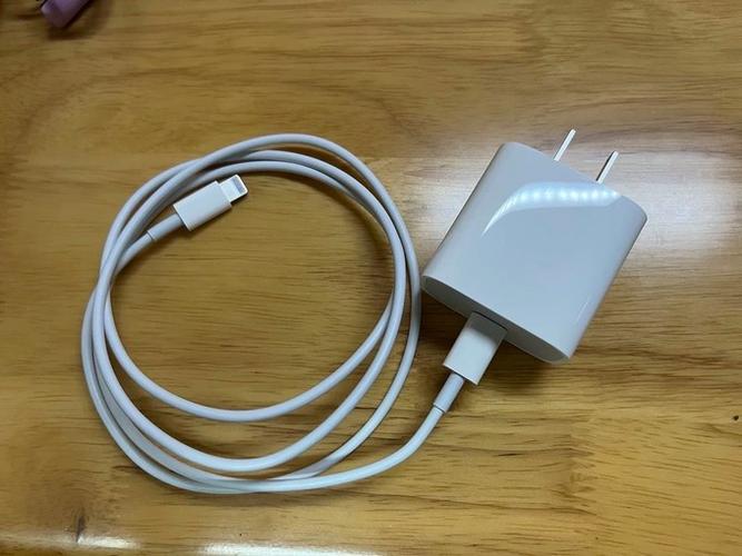 苹果原装充电头质保多久游戏截图