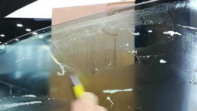 玻璃贴纸老化脆了撕不掉截图