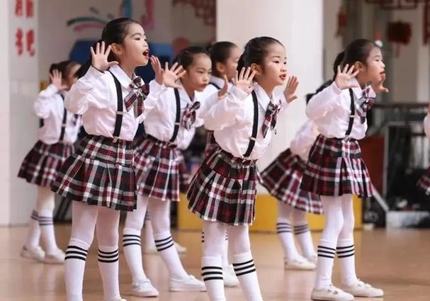 qq音乐从一级到十二级要听多久