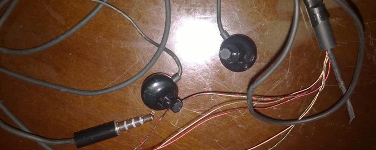 插上耳机后音量乱跳