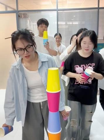 翻杯子游戏7个杯子缩略图