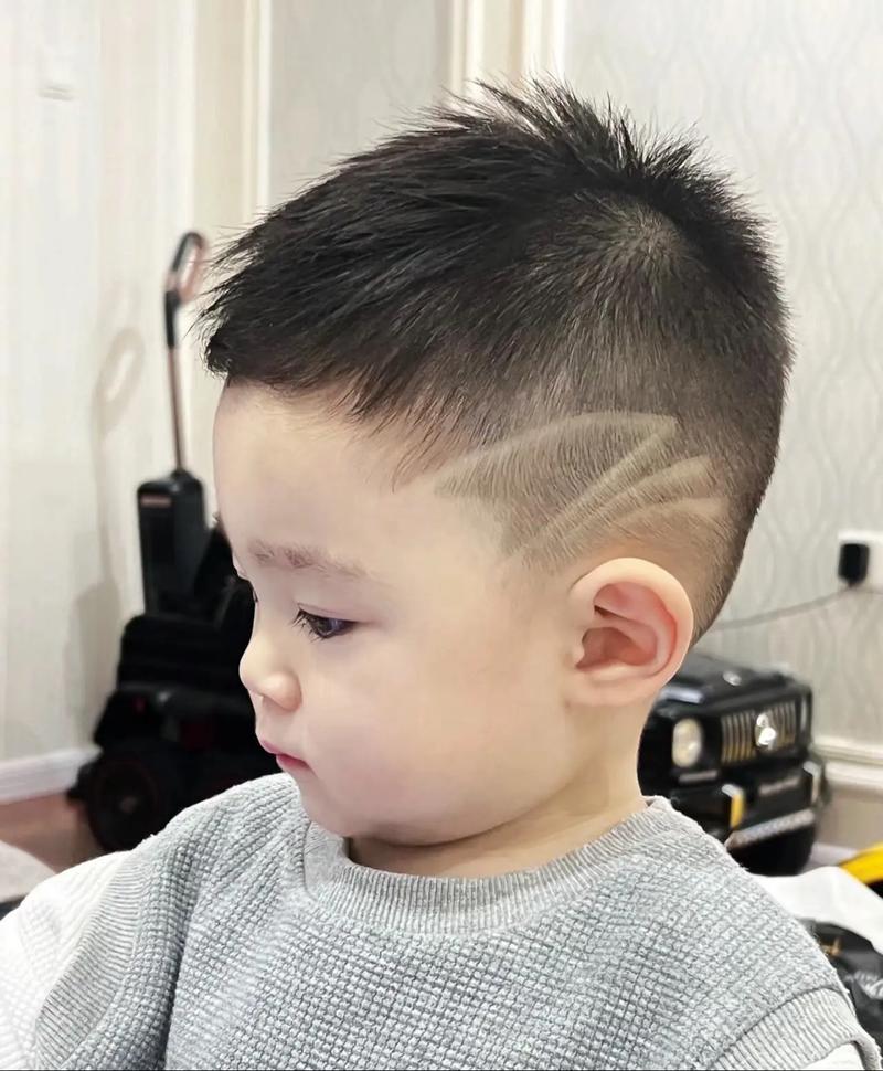 儿童头发剪短怎么剪缩略图