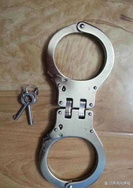 警察手铐钥匙都一样的吗