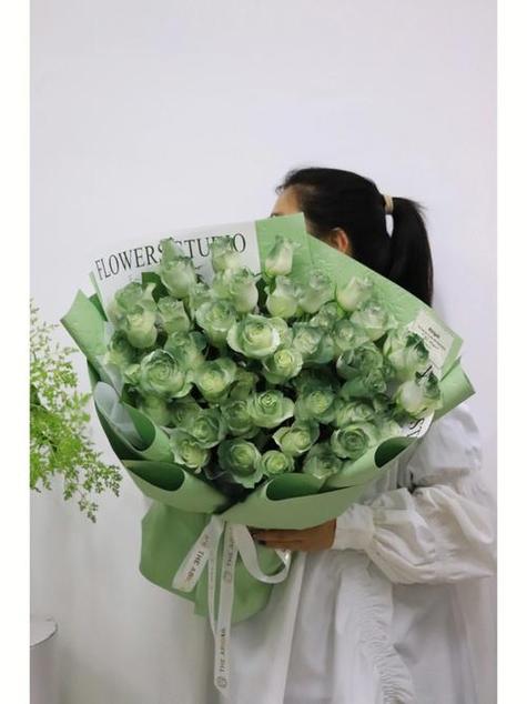 第一次见面送女生什么花
