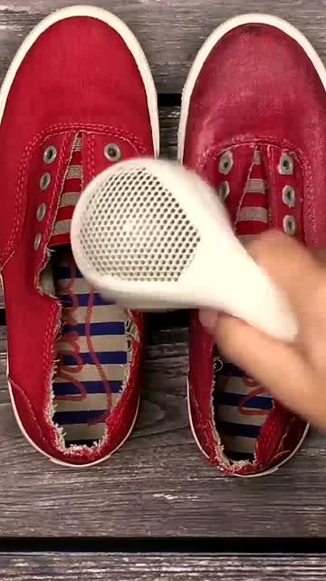 鞋子上有蜡烛怎么刷