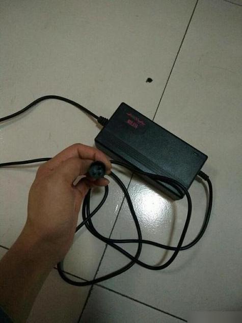 充电器突然插不进去了