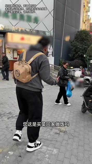 两米百家饭一年收入多少