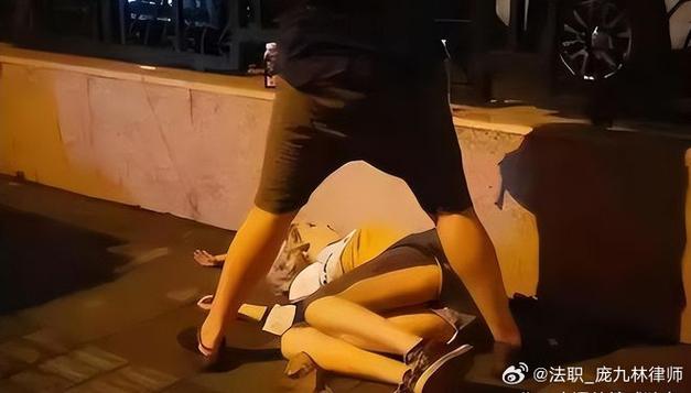 酒吧真的很乱吗