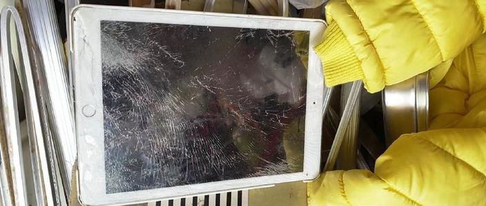 ipad屏幕周围一圈发黑