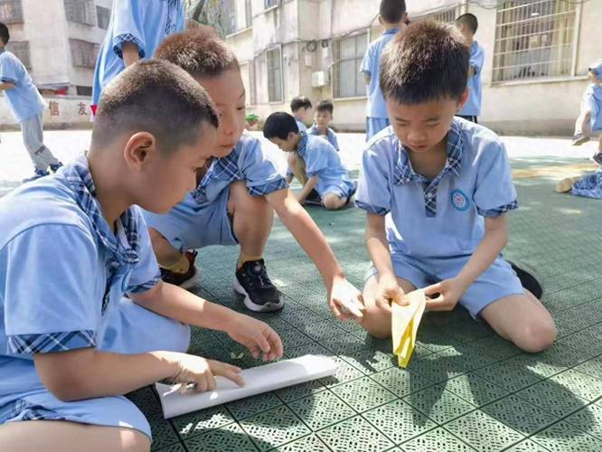 纸巾盒游戏同班同学游戏截图