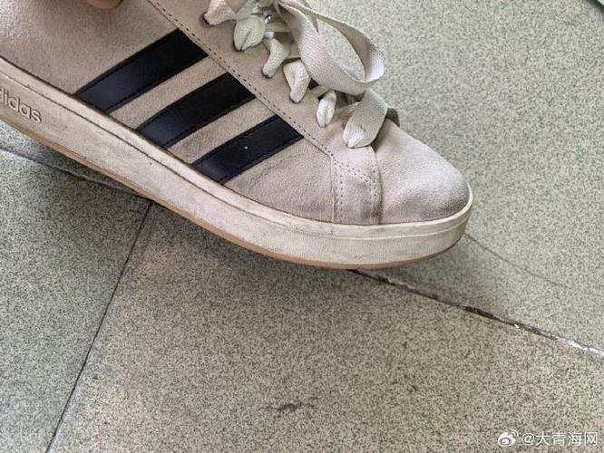 绒面鞋子脏了怎么清理