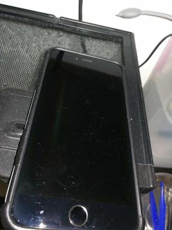 没贴膜的手机图片