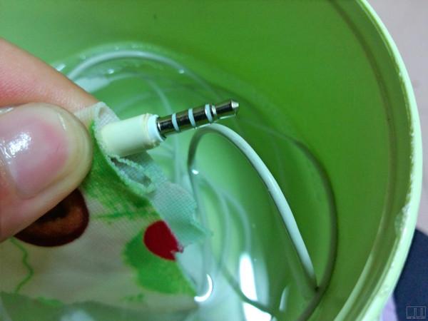 怎样清理白色耳机线