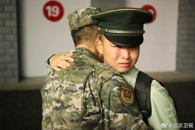 女主去部队找男主,男主很冷缩略图