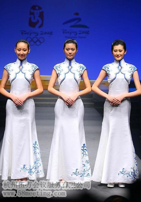 礼仪服装