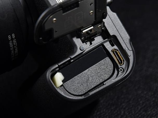 佳能r6怎么用数据线充电缩略图
