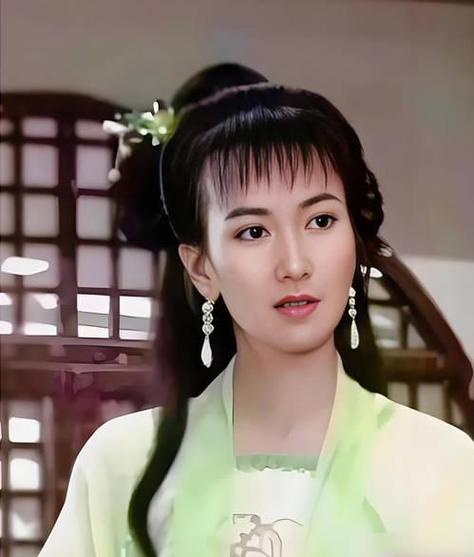 饰演小青的女演员