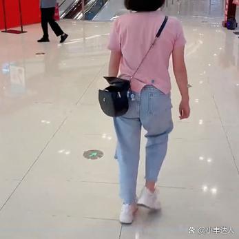 她在逛街我该说啥呢缩略图