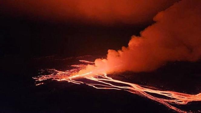 菲律宾火山持续喷发