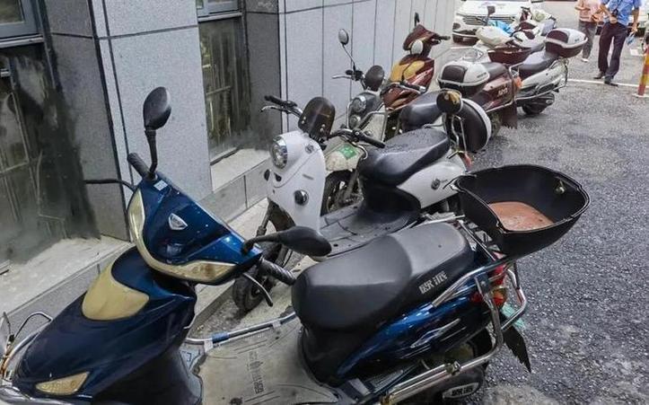 电瓶车充2小时就拔了会坏吗