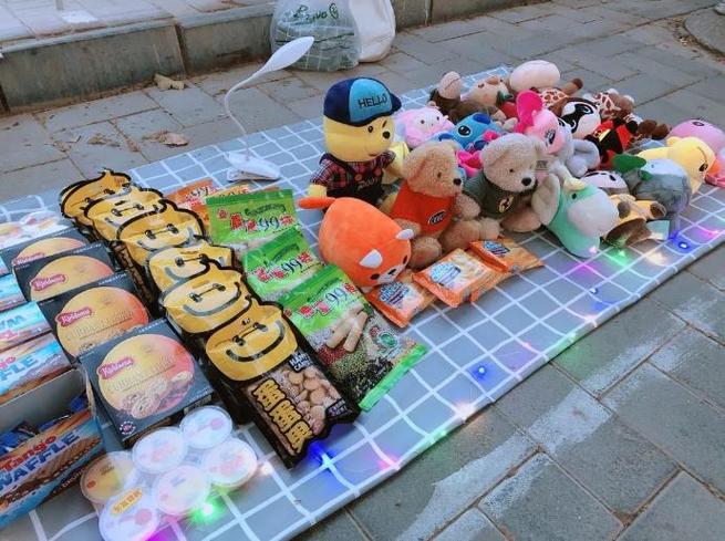 最新摆地摊商品缩略图