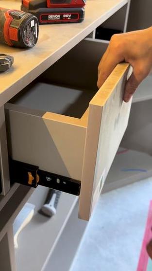柜子抽屉怎么拿下来