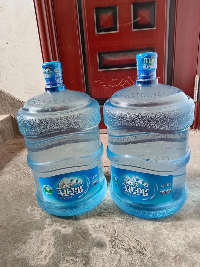 10元一桶的大桶水缩略图