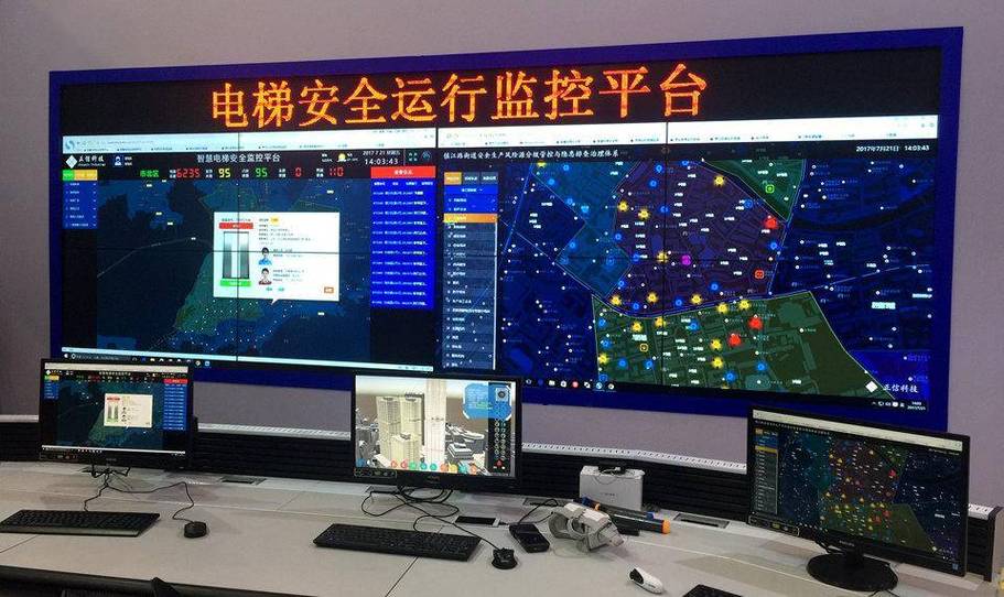 电梯内监控摄像头游戏截图