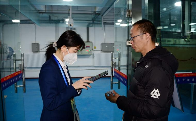 谷歌play正在核对信息