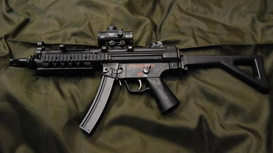 腰射和开镜射击哪个好