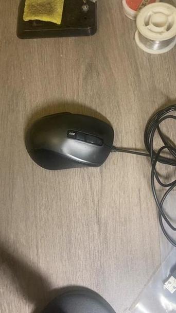鼠标往下拉老是会弹回去