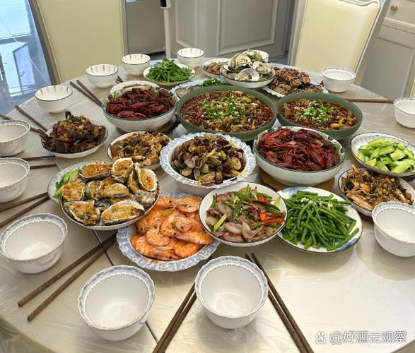 吃饭的餐桌图片实拍