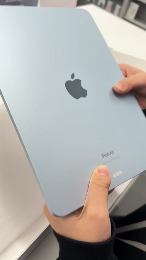 ipad9代前置摄像头的背面位置小孔是做