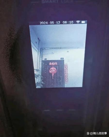 对门猫眼亮了,但是监控没找到
