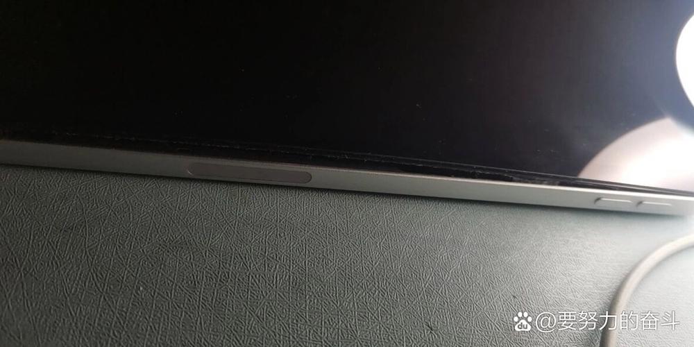 ipad屏幕开胶有缝隙