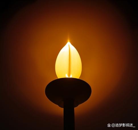 暗室逢灯象征什么